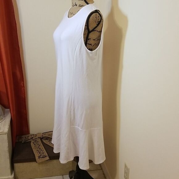 T Tahari white shift dress with flouncy hem sz Large - Picture 5 of 9
